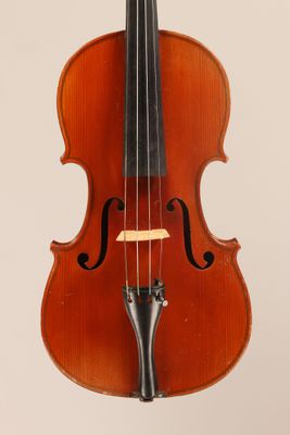 un vieux violon dont l'archet pend du manche