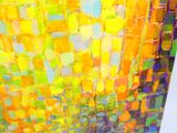 peinture abstraite aux couleurs vives, composée de carrés jaunes et bleus sur fond blanc
