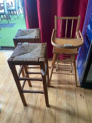 Ensemble de mobilier courant comprenant chaise haute pour en…