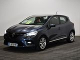 une Renault C-Cross bleue garée dans une pièce au sol carrelé