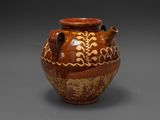 vase marron et blanc sur fond gris, orné d'un motif marron et blanc