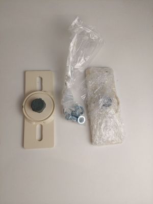 le contenu des toilettes est emballé dans du plastique et prêt à l'emploi