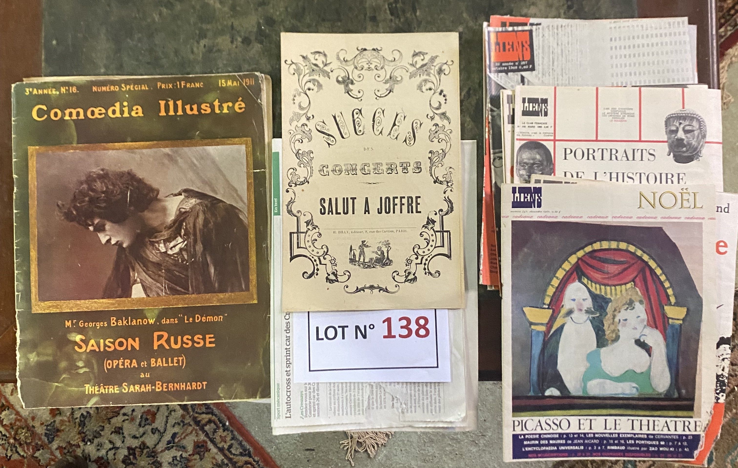 Petit lot de dix magazines : « Liens » des années 1967/1968 et 1969. Joint Comédia illustré de 1911 avec tenues de mo...