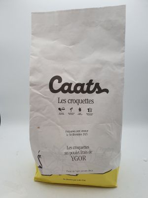 un sac de nourriture posé sur une table