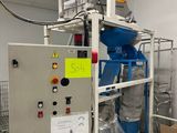 une machine qui se trouve à l'intérieur d'un bâtiment
