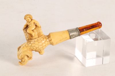 a pipe that is sitting on top of a glass block