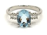 une photo d'une bague sertie d'une topaze bleue