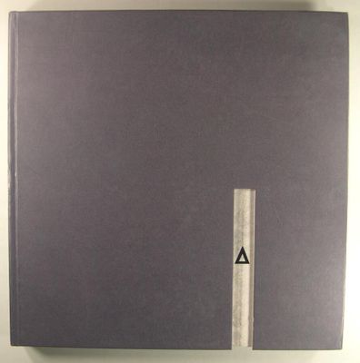 une image représentant un livre avec un triangle sur la couverture