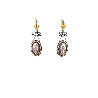 une image représentant une paire de boucles d'oreilles sur fond blanc