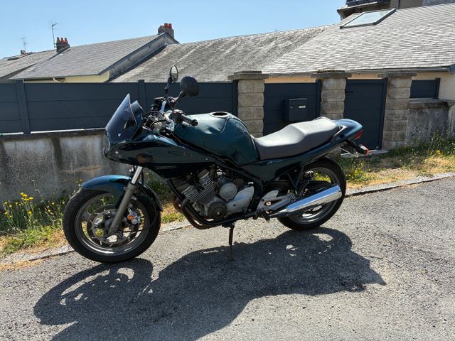 Moto YAMAHA 600 division immatriculée HB-433-GF, 1ère mise en cir...