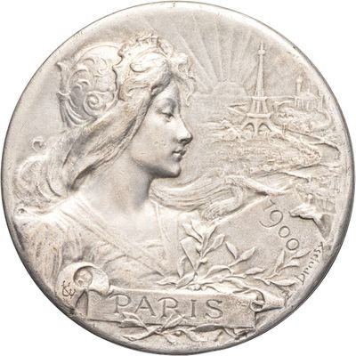 gros plan d'une pièce d'argent sur laquelle figure une femme