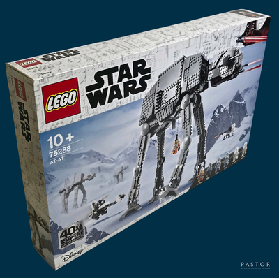 une boîte contenant un ensemble Lego Star Wars « At-ST »