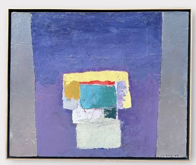 Peinture abstraite représentant un carré bleu, jaune et violet sur un fond violet