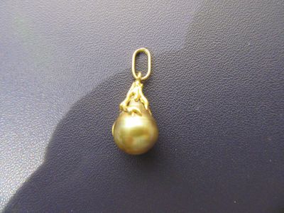PENDENTIF EN OR 18K + PERLE GRISE DE TAHITI - Poids br…