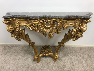 CONSOLE en bois redoré sculpté mouluré