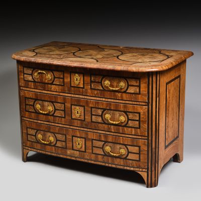 DAUPHINÉ, début XVIIIème Commode en placage de bois d'olivie… - Photo 1