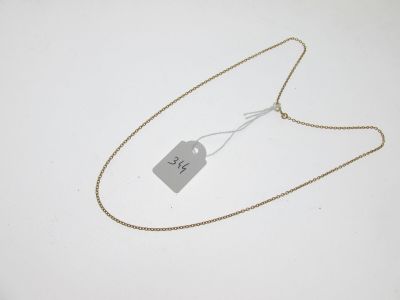 gros plan d'un collier auquel est attachée une étiquette