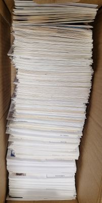 1 carton contenant 1 lot d'environ 670 enveloppes FDC de Fra…