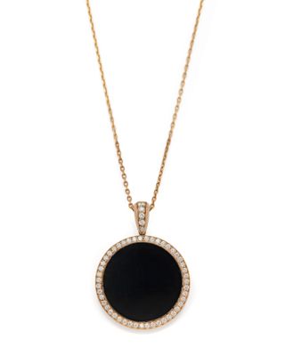 un pendentif en onyxite noire et diamants, monté sur une chaîne en or