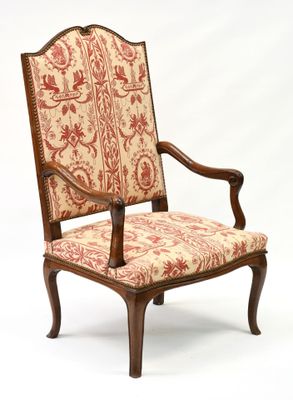 une image d'une chaise avec un dossier et des accoudoirs tapissés de fleurs