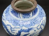 chinese blue and white porcelain vase with dragon design