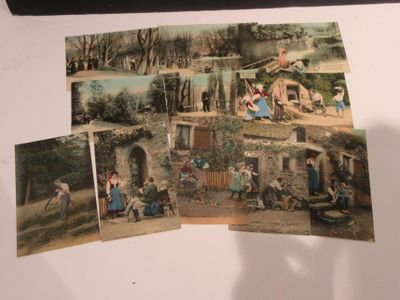 plusieurs vieilles photos montrant des gens en train de jouer devant une maison à la campagne