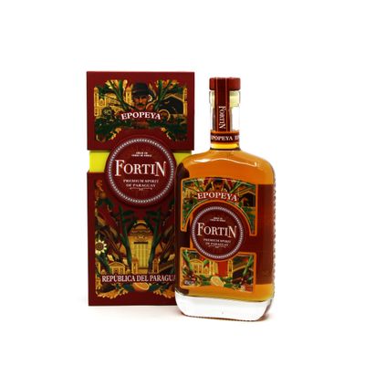 La bouteille de Fortin se trouve à côté d'une caisse d'alcool.