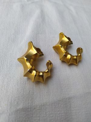 Christian LACROIX. Paire de CLIPS de forme bambou Métal doré…