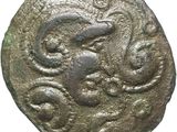 une pièce ancienne sur laquelle figurent un serpent et un autre serpent