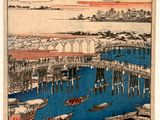 une image représentant un tableau montrant des bateaux dans un port, avec une montagne en arrière-plan