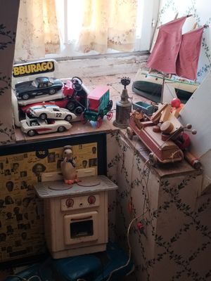 un petit poêle dans un coin de la pièce