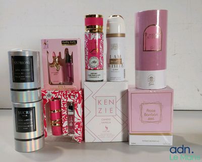 tout un tas de produits de beauté posés sur une table