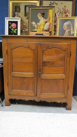 Buffet à hauteur d’appui ouvrant à deux portes,129 x 130 x 57 (ma...