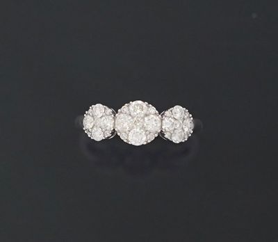 Bague trilogie en or blanc 18k 750 millièmes, ornée de 27 di…