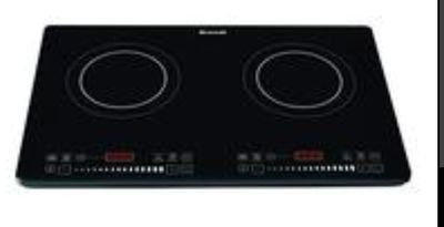 plaque de cuisson électrique noire à deux feux sur fond blanc