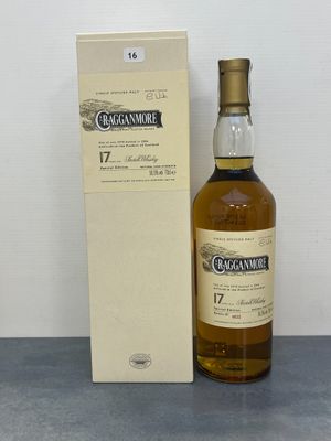 une bouteille de Macallamore 17 ans d'âge avec son coffret