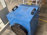 a blue machine that is sitting on the ground
