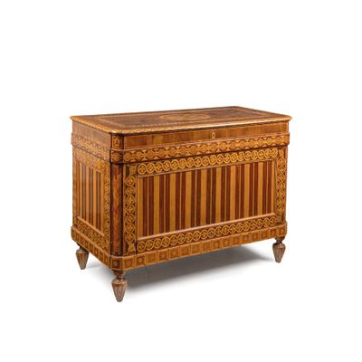 COMMODE PLAQUÉE DE DIVERS BOIS, LOMBARDIE, FIN DU XVIIIE SIÈ…