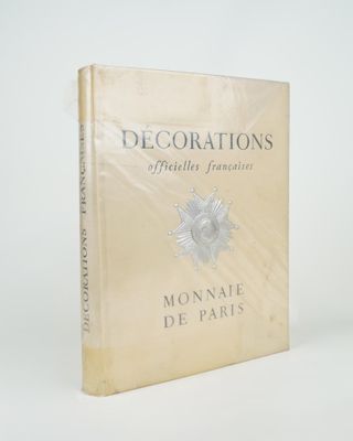 the book cover of decorations by french fashions is shown on a white surface