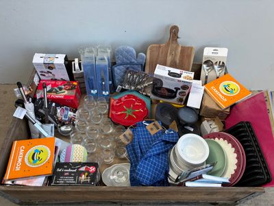 Contenu de la palette principalement articles de cuisine