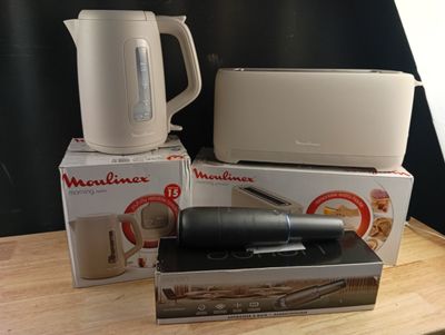 Lot: bouilloire Moulinex , grill pain moulinex, aspirateur à…