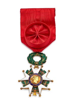 l'image d'un ruban rouge orné d'une étoile dorée