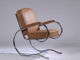 une image représentant une chaise avec une assise en cuir marron et des pieds en métal