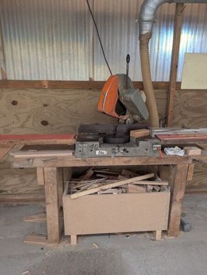a machine that is sitting on a workbench in a garage