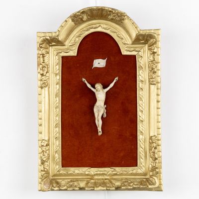 an image of a crucifix with a flag in a gold frame