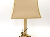 an image of a lamp that is sitting on a table