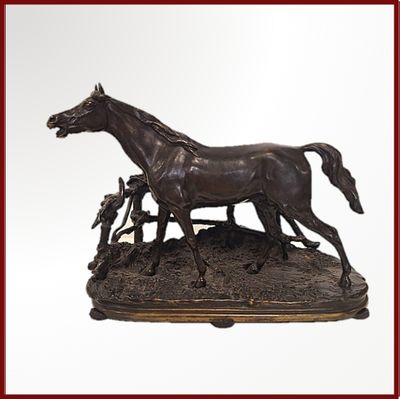 une statue en bronze représentant un cheval et un homme aux commandes d'une charrue