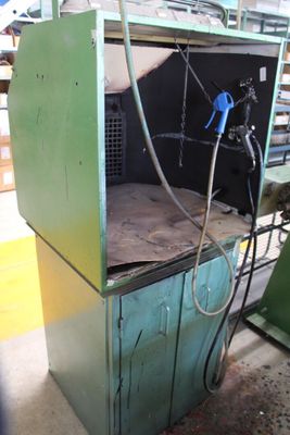 1 cabine de peinture avec système d'aspiration sans marque a…