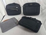 quatre bagages posés les uns à côté des autres sur un lit