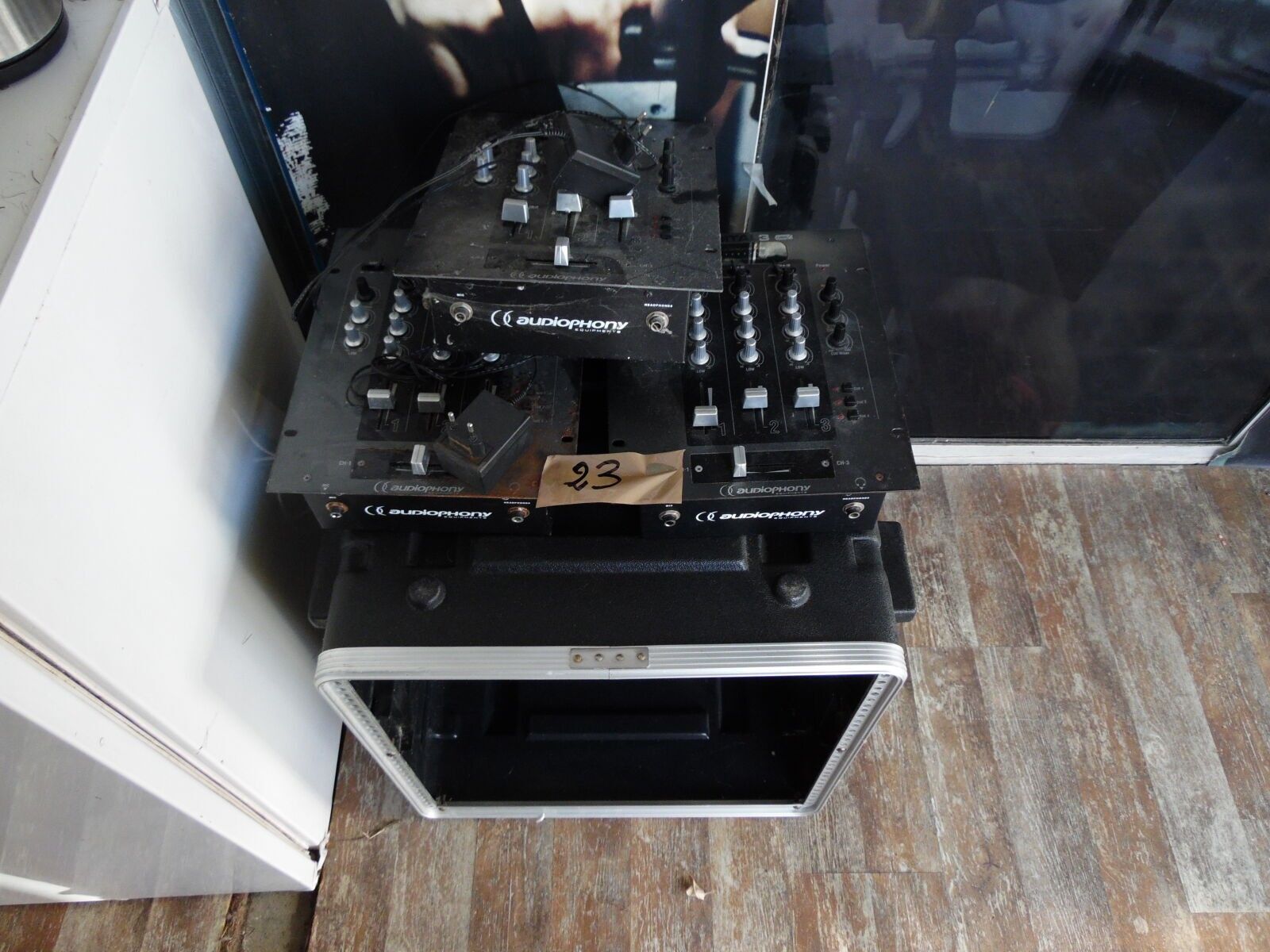 Système de sonorisation 2 enceintes AUDIOPHONY , 2 tables de…